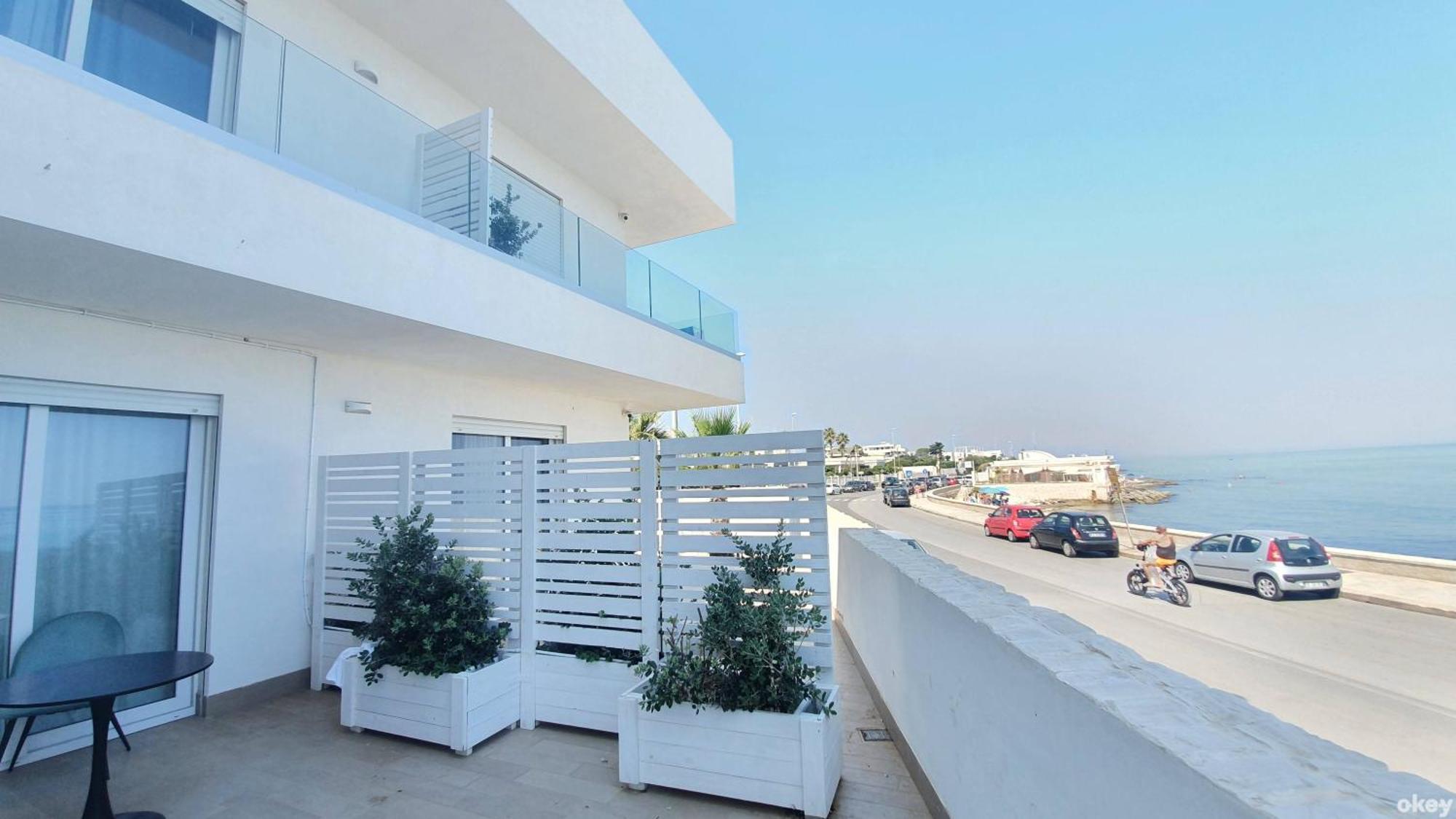 Villa Mediterranea Apartments - Seaview, Pool & Garden Bari Eksteriør bilde