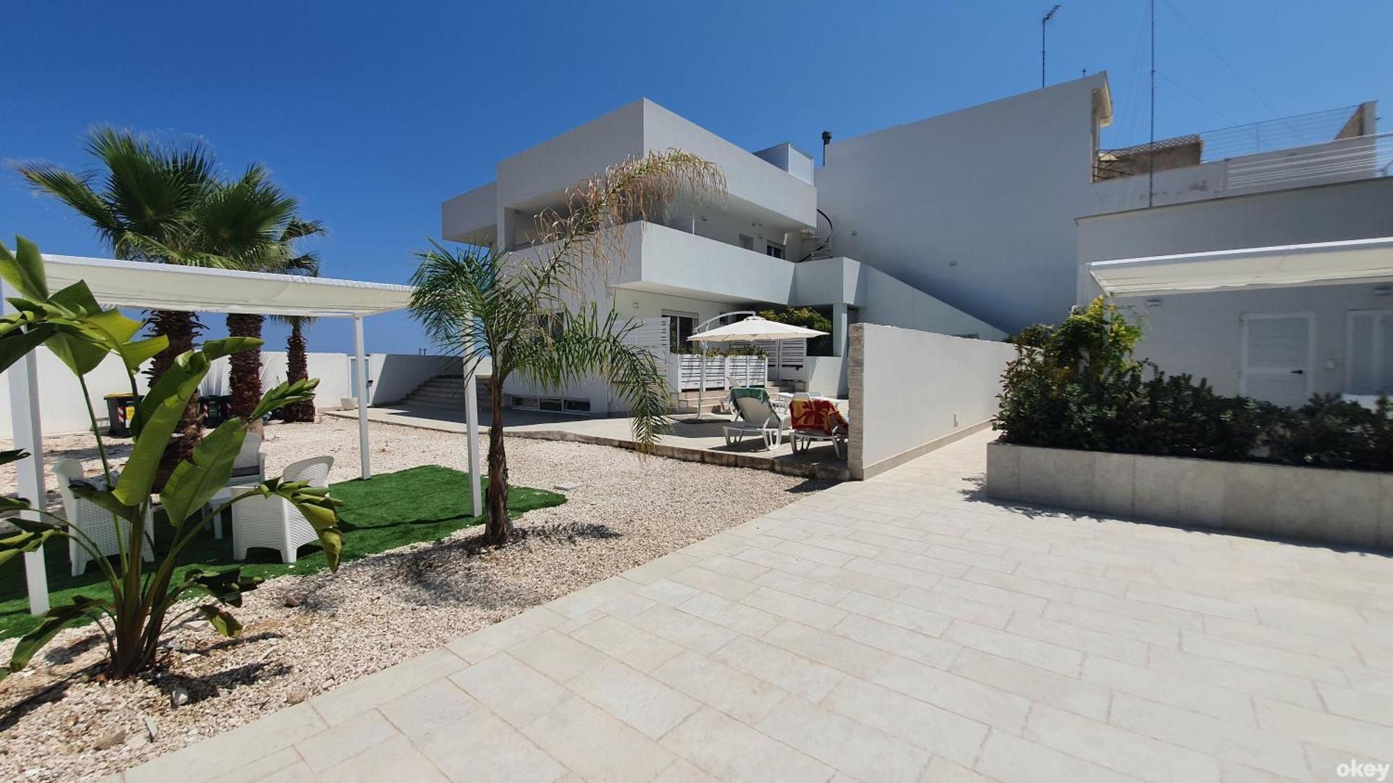 Villa Mediterranea Apartments - Seaview, Pool & Garden Bari Eksteriør bilde